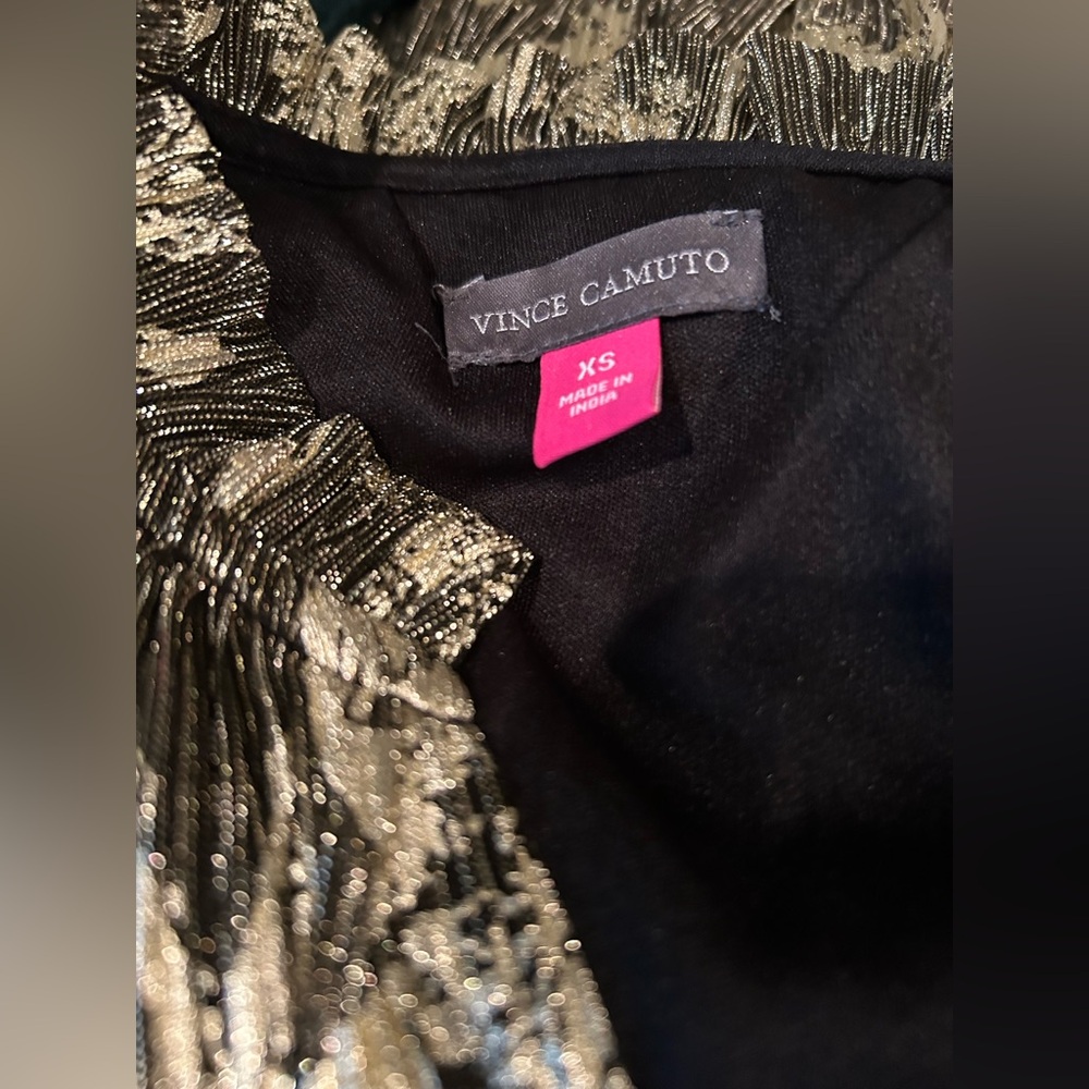 XS, fits up to M Vince Camuto Black Gold Floral Foil Split Neck Ruffle Dress - Picture 8 of 8